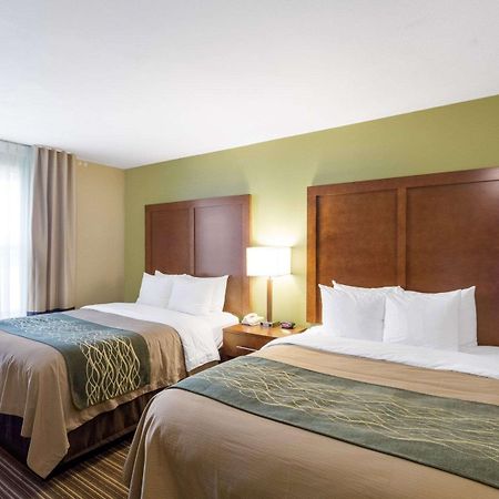 Comfort Inn & Suites Fayetteville-University Area Bagian luar foto