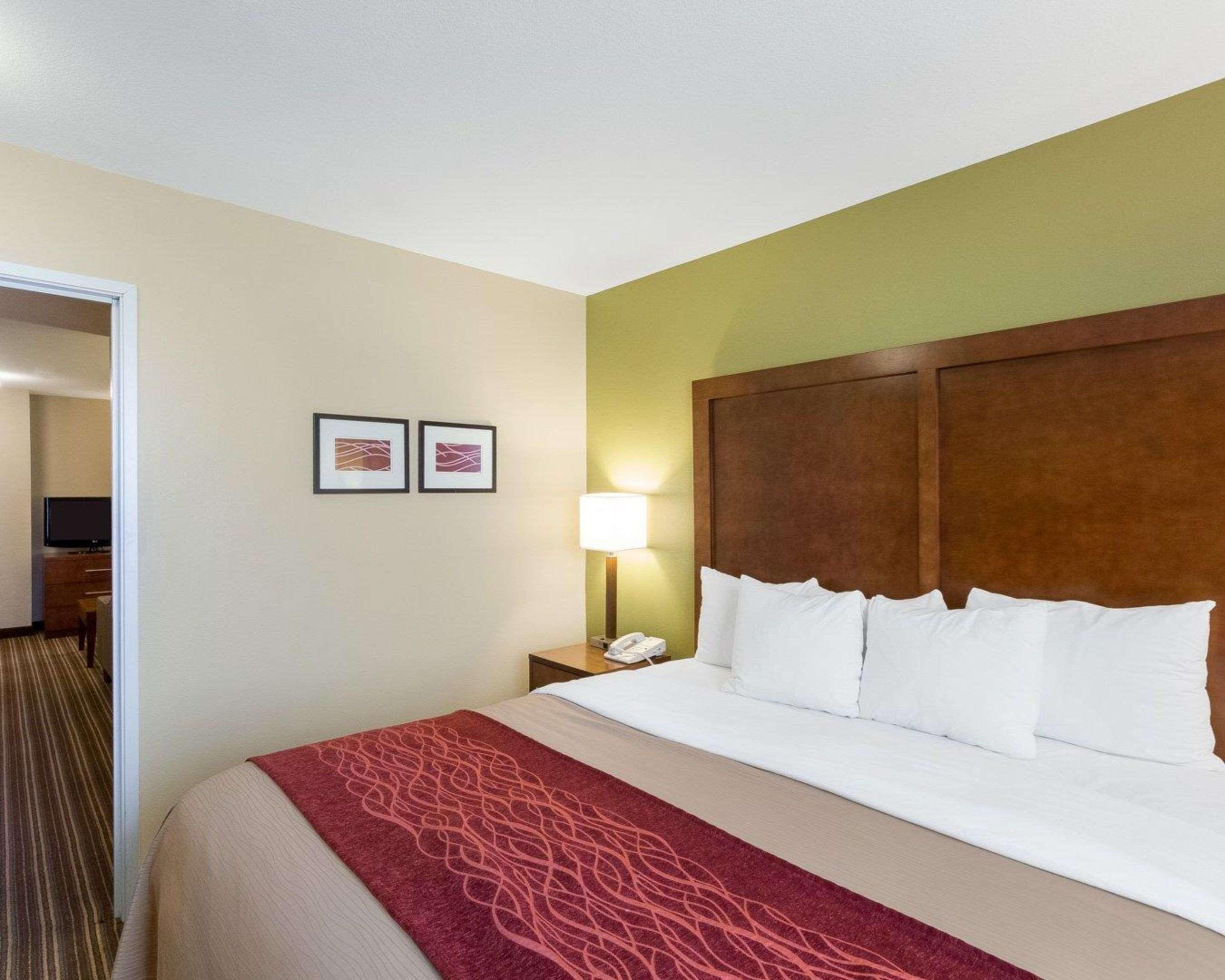 Comfort Inn & Suites Fayetteville-University Area Bagian luar foto