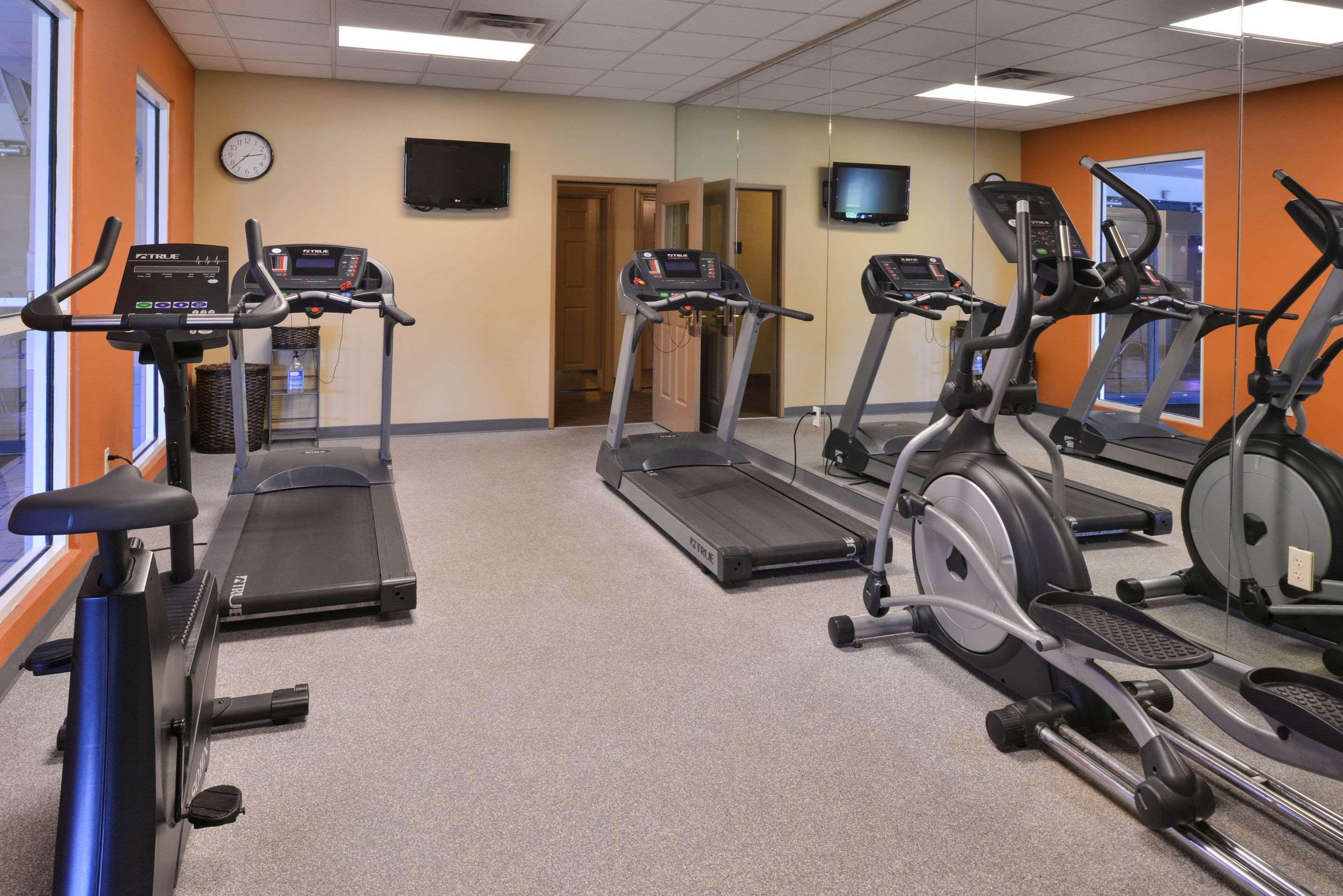 Comfort Inn & Suites Fayetteville-University Area Bagian luar foto