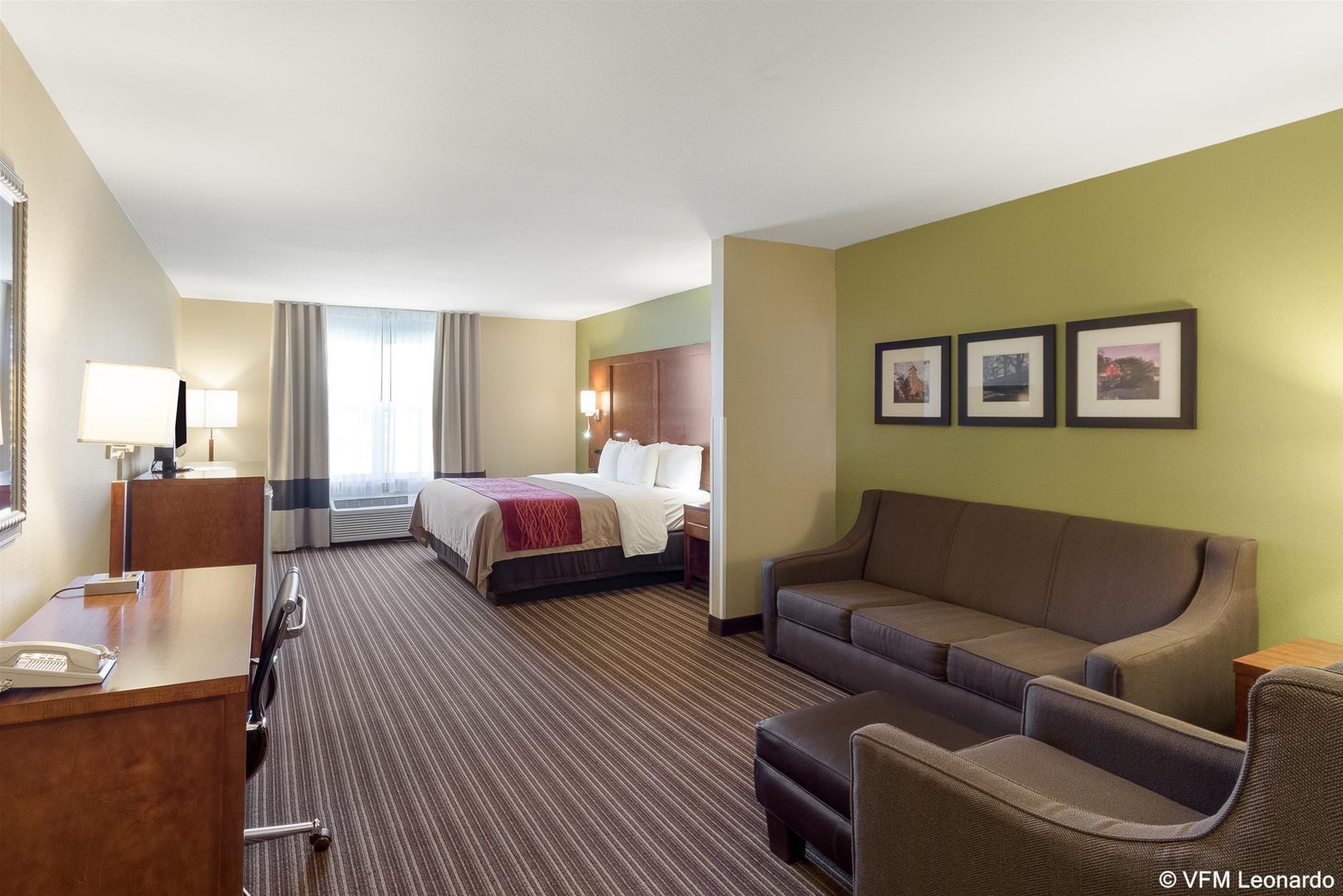 Comfort Inn & Suites Fayetteville-University Area Bagian luar foto