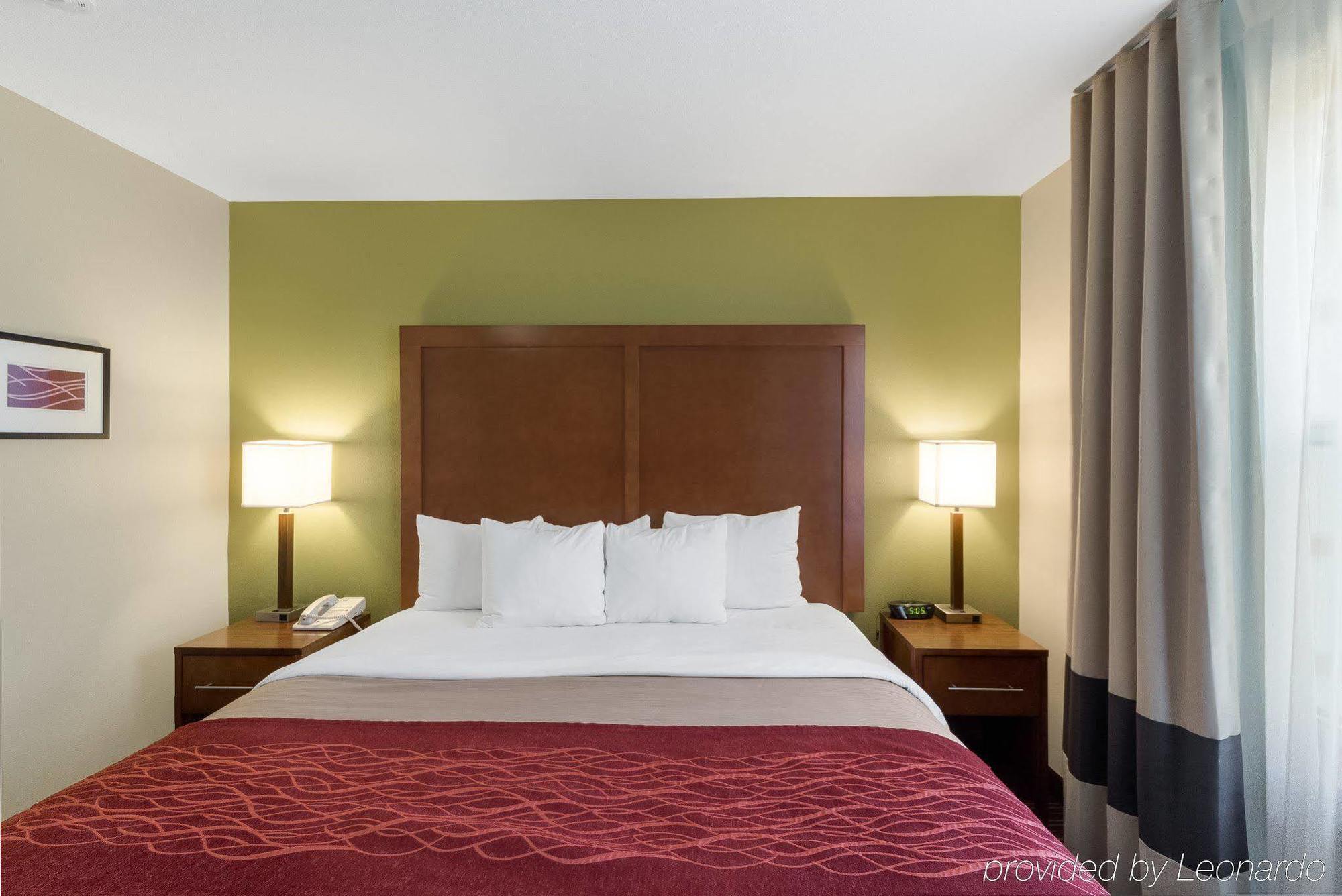 Comfort Inn & Suites Fayetteville-University Area Bagian luar foto