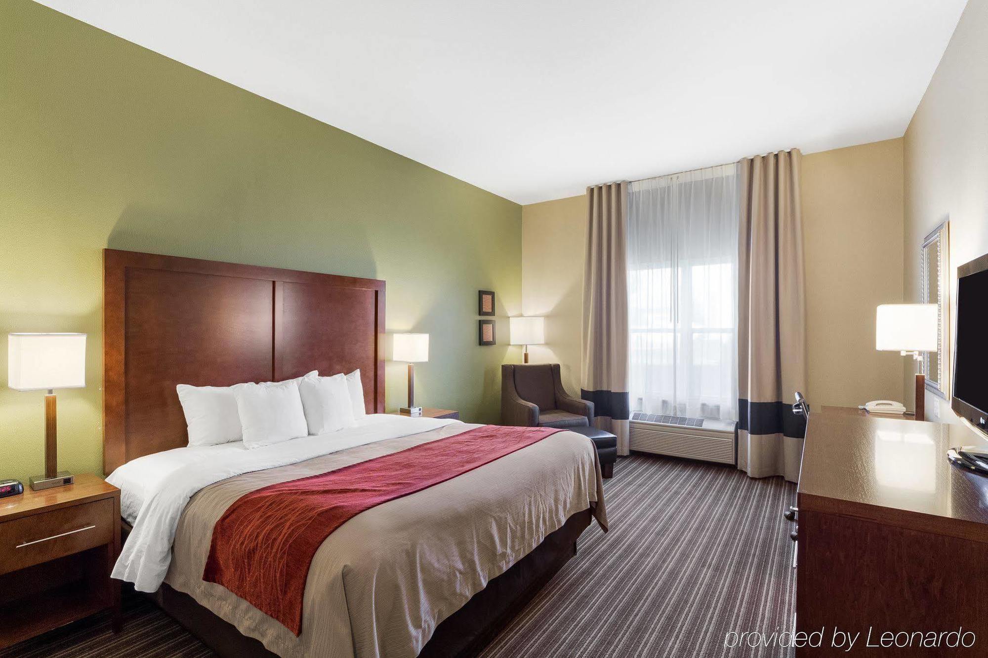 Comfort Inn & Suites Fayetteville-University Area Bagian luar foto