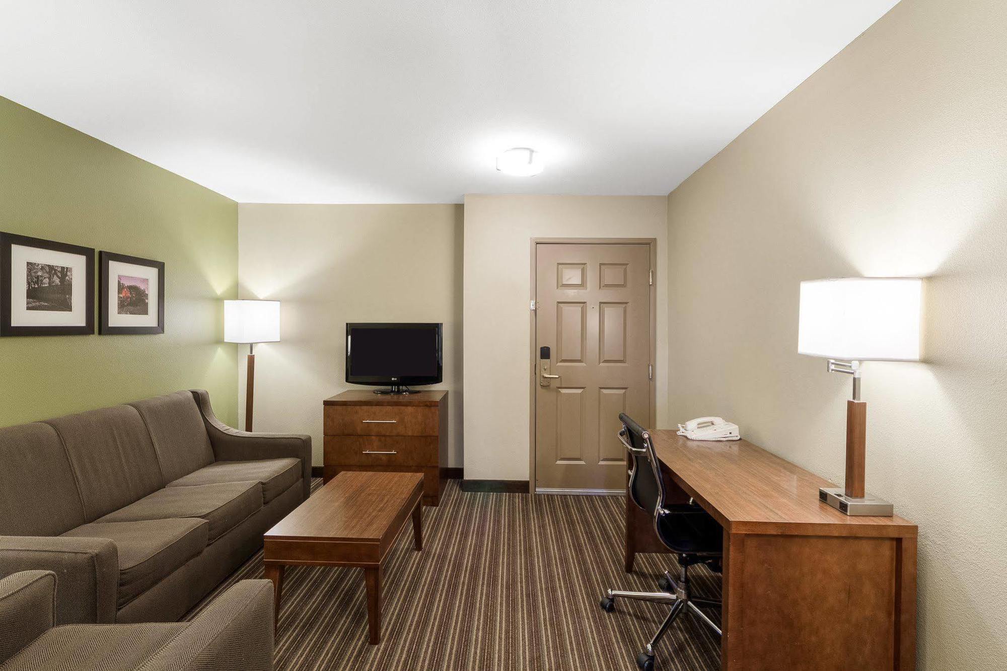 Comfort Inn & Suites Fayetteville-University Area Bagian luar foto